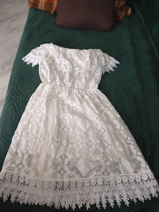 Sprzedam sukienkę  Hiszpanke biała koronką
