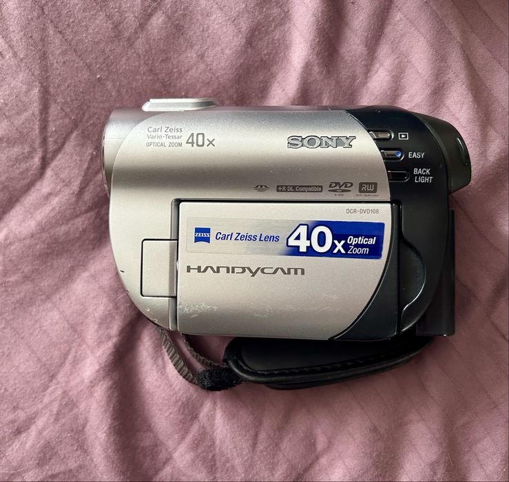 Відеокамера Sony DCR-DVD108E