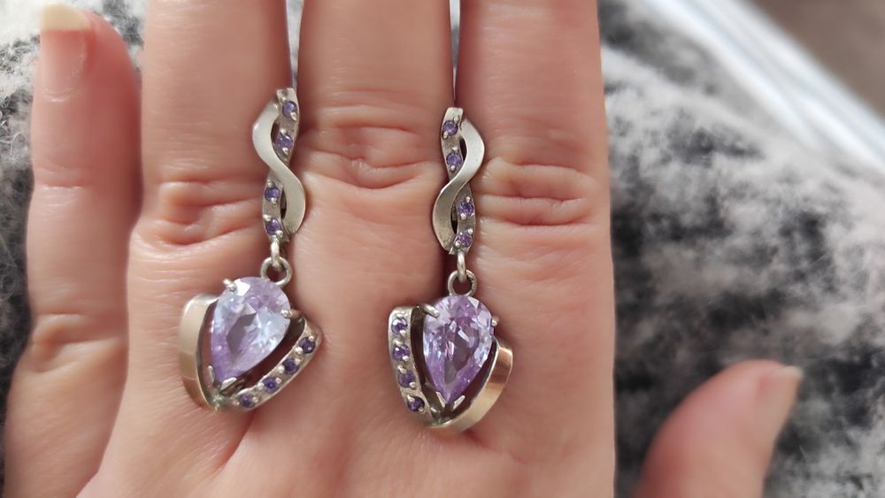 Срібні прикраси в гарному стані