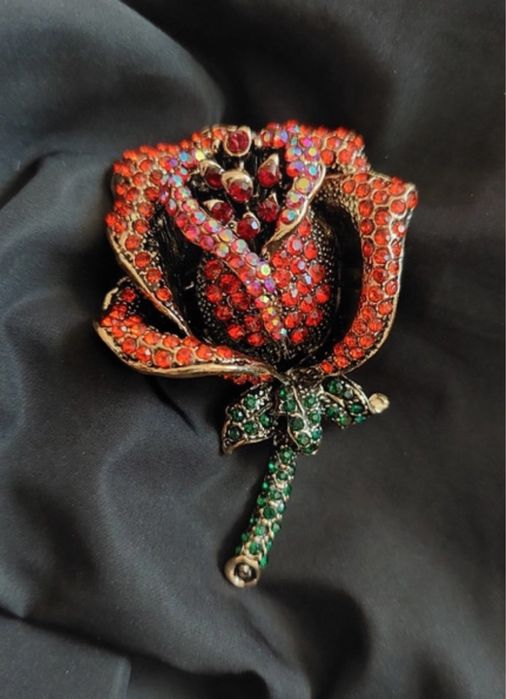 Przepiekna broszka oraz zawieszka