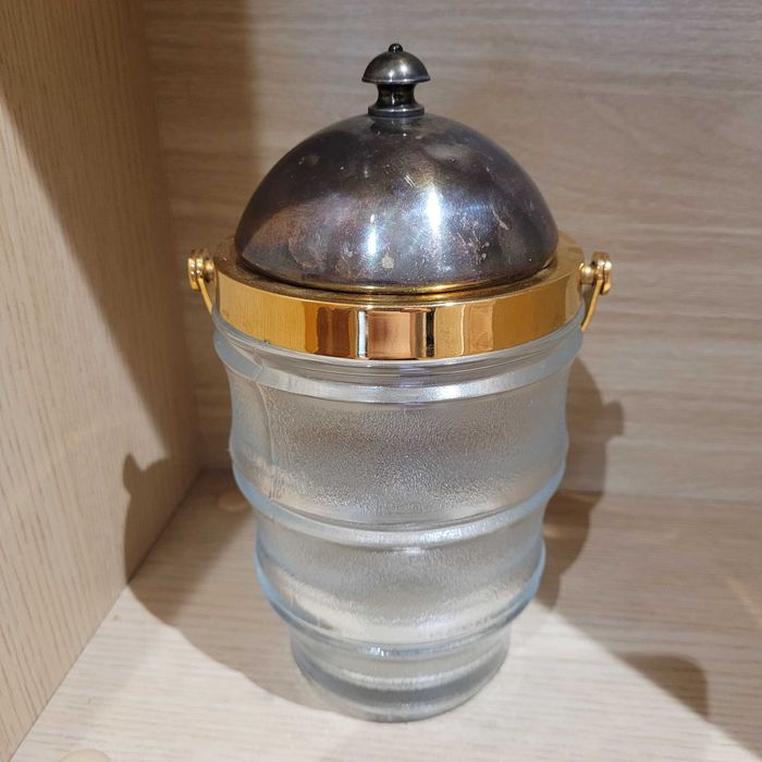 Pojemnik, wiaderko na lód