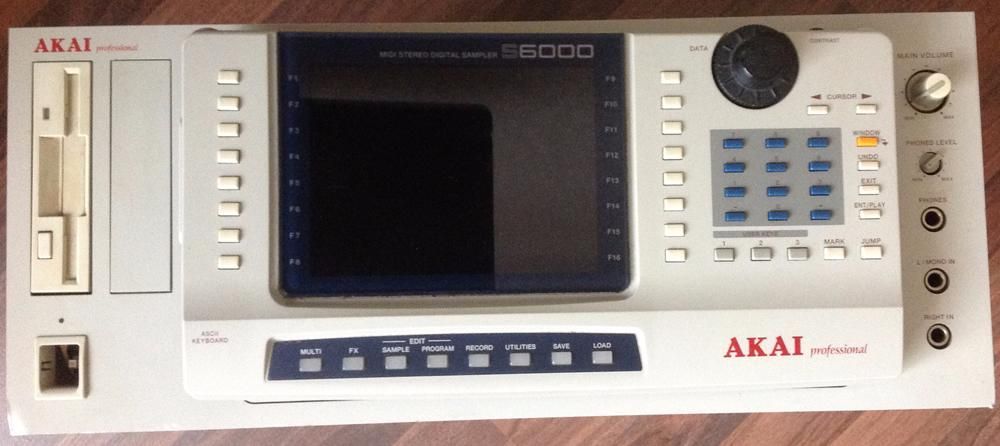 Продам Akai S6000