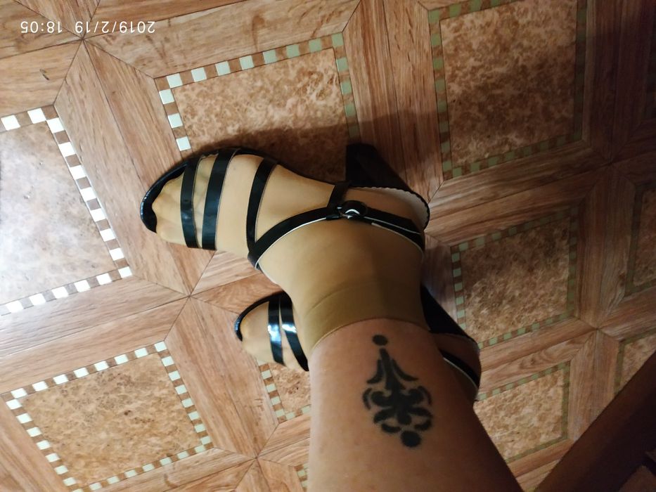 Босоножки новые кожаные