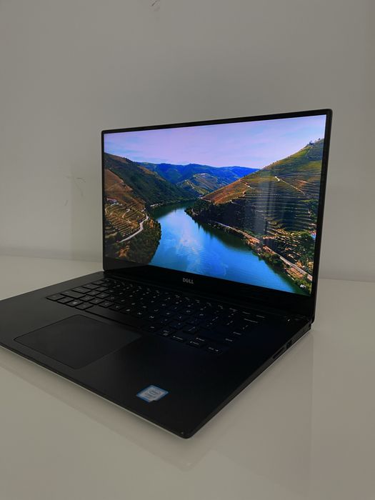 Laptop dell 15,6” ekran dotykowy 4k, i7 32gb ram, cienkie ramki