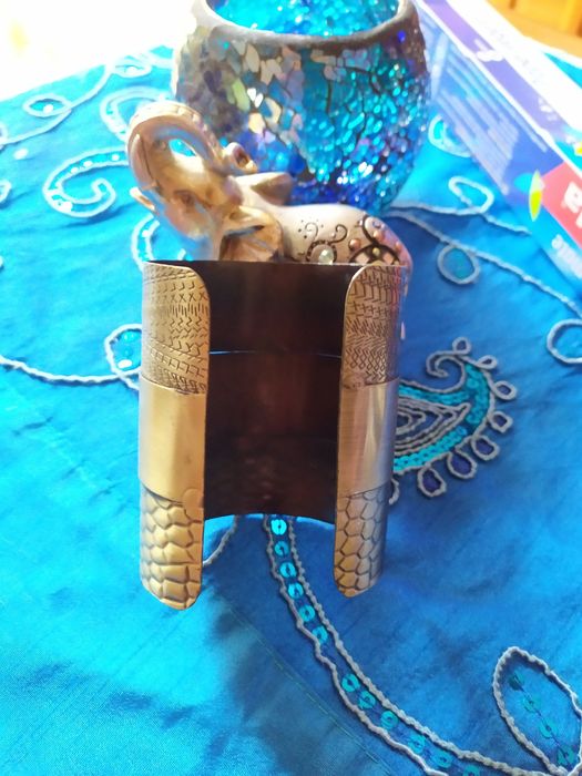 Pulseira étnica ajustável.Nova