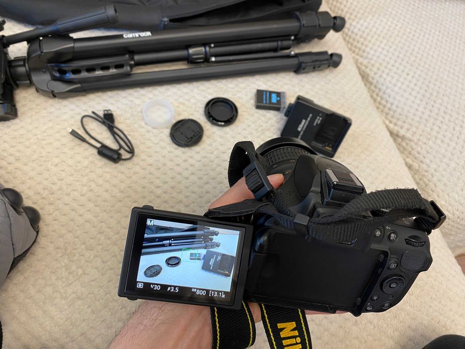 Nikon D5200 + obiektyw + statyw + torba + ładowarka + bateria