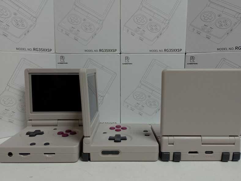 Ретро ігрова приставка Anbernic RG35XXSP Grey 64GB 8000 ігор GameBoy