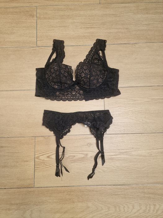 Conjunto Lingerie Renda - Soutien e Cinto de Liga
