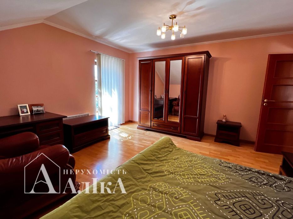 Продам великий маєток в неймовірному місці на березі річки Дністер