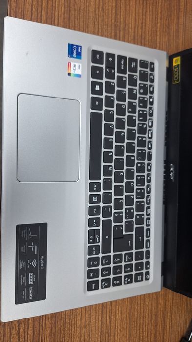 Portátil Acer Aspire 3