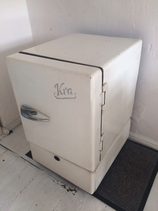 Stara retro vintage lodówka KRA