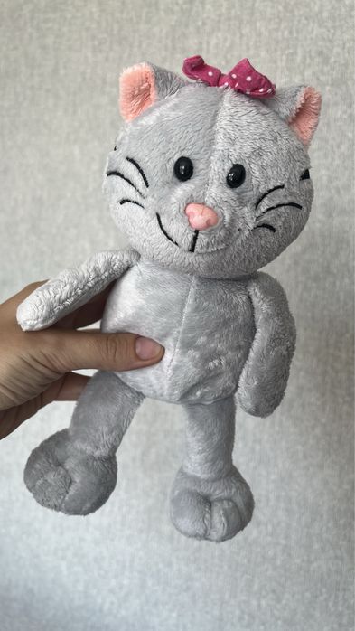 Мʼякі іграшки: котики, собачка, кролик, бджола