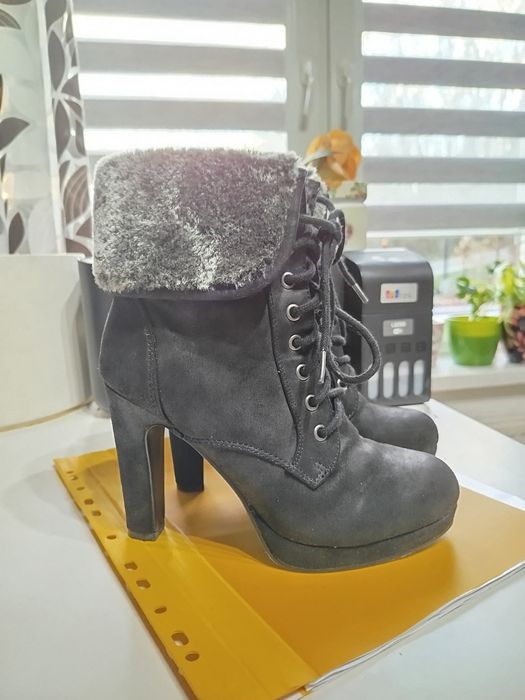 Czarne botki z futerkiem Orsay 36