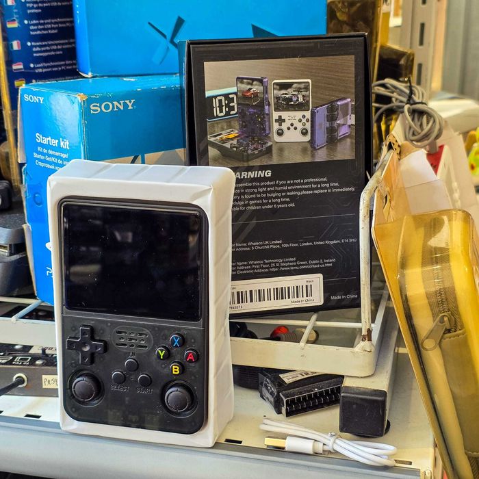 Consola Portátil Retro R36S Ecrã LCD – 3500mAh | Como Nova