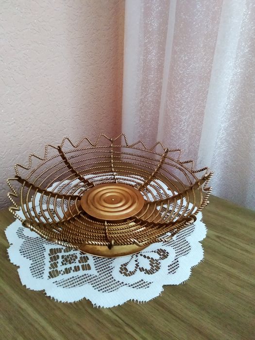 Металлическая хлебница, ваза для фруктов