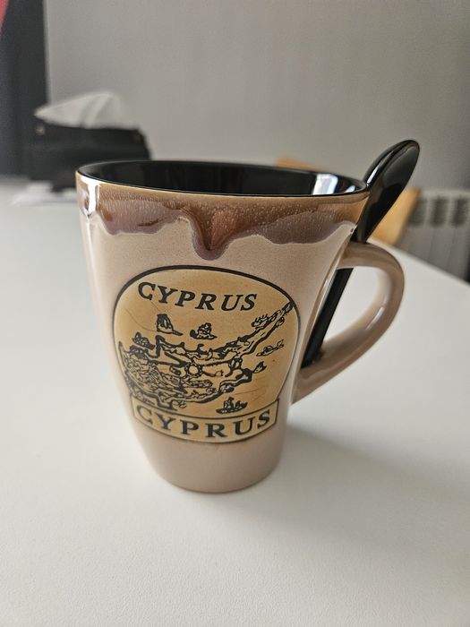 Kubeczek z łyżeczką z Cypru