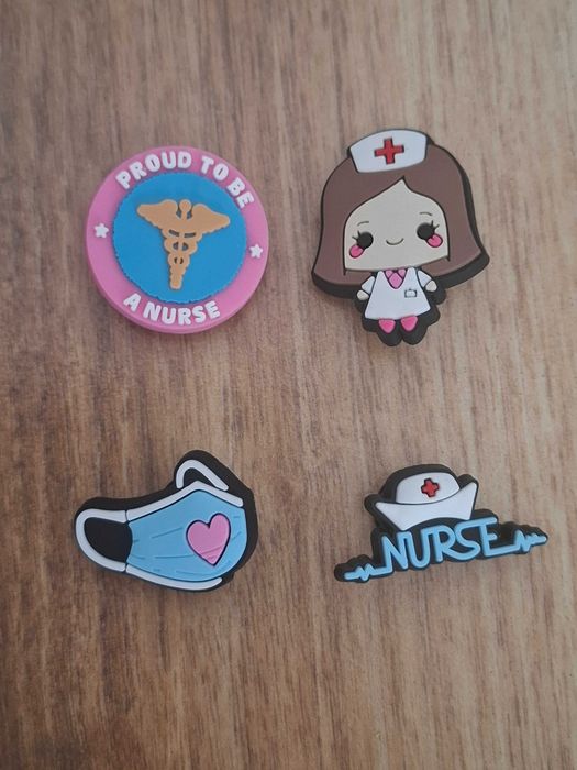 Piny przypinki do crocsów dla pielęgniarki