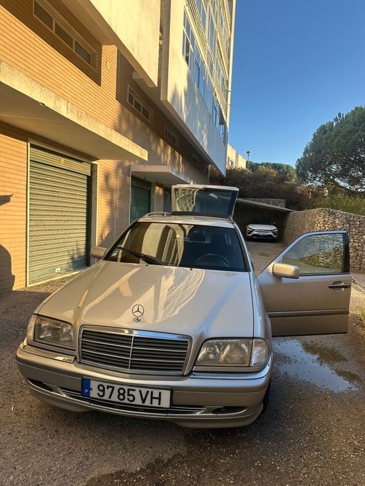 Mercedes 220 - Muito bom estado