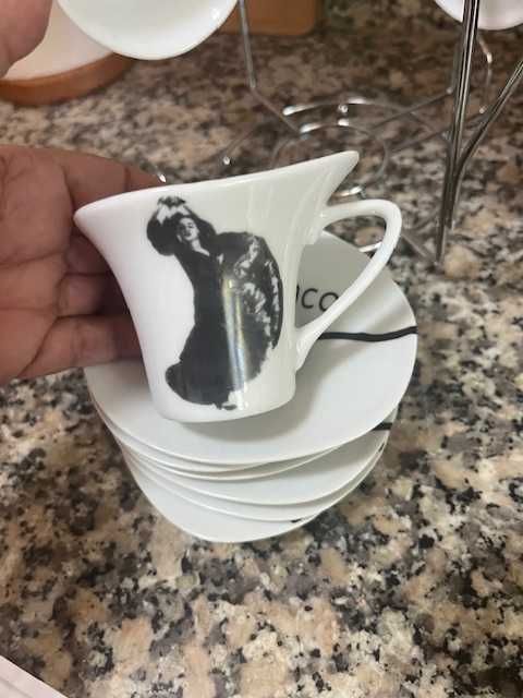 Conjunto de chavenas café com suporte
