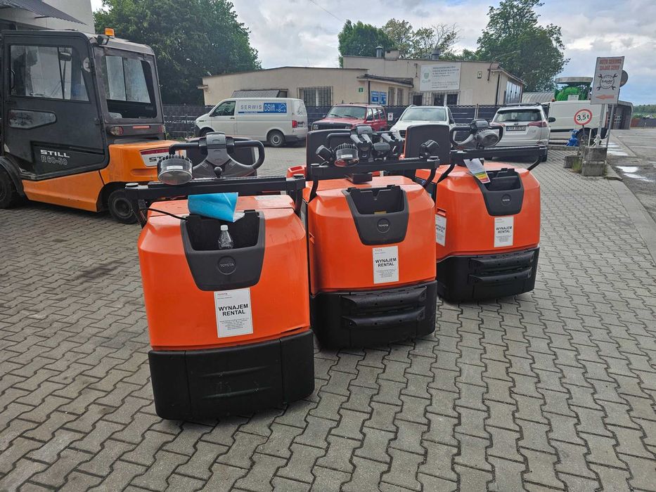 Ciągnik przemysłowy traktor elektryczny magazynowy r2017 TOYOTA TSE300