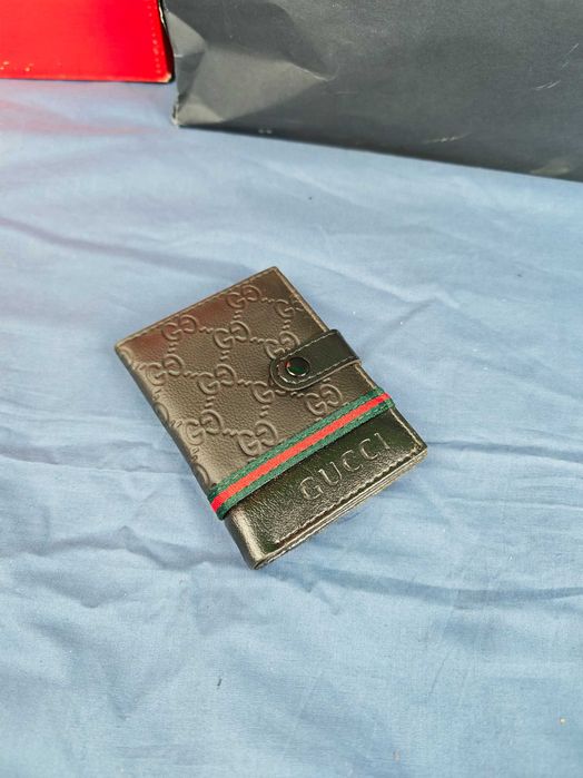 Portfel męski na karty Gucci z zapięciem skórzany premium monogram wytłaczany