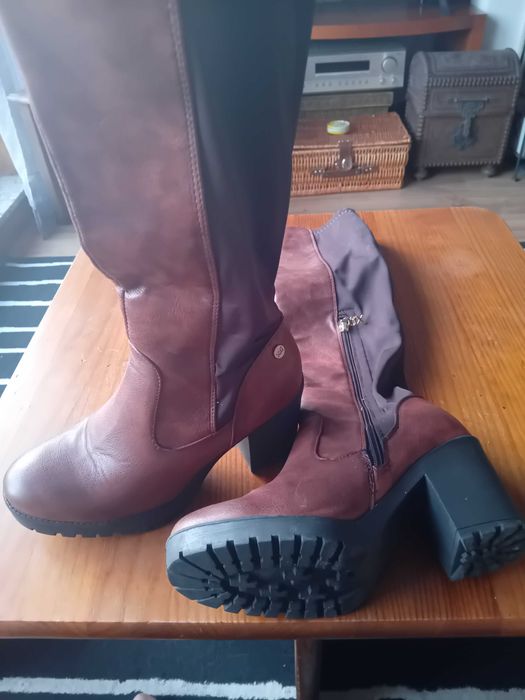 Botas cano alto em pele sintética  para Senhora