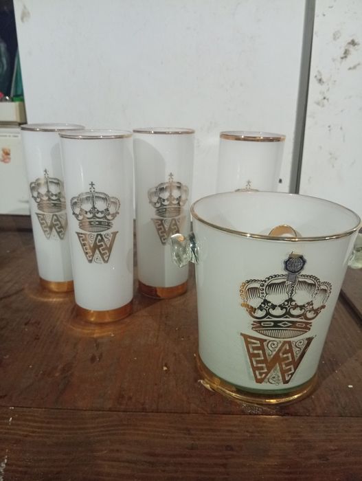 Conjunto balde e copos