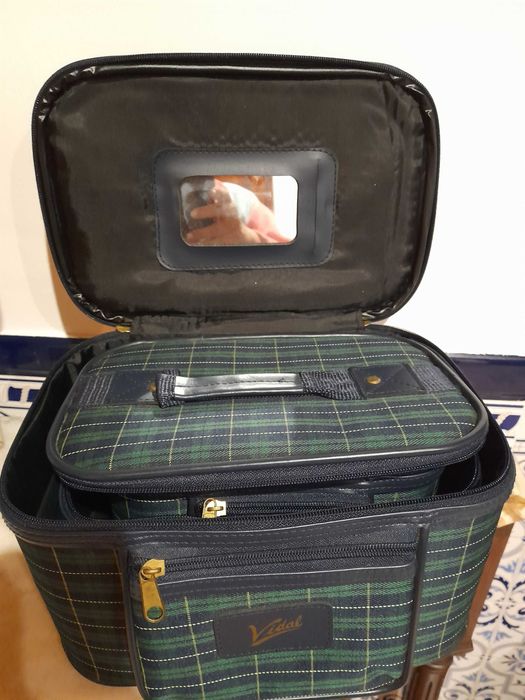 Conjunto de 3 necessaires de viagem