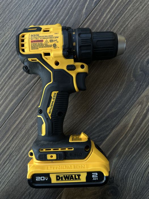 Набір шуруповертів Dewalt DCK227D2.20v