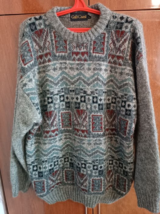 Продам светр з натуральної шерсті