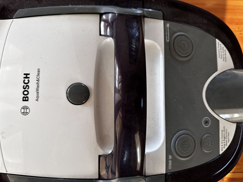 Пилосос миючий з аквафільтром Bosch BWD41740