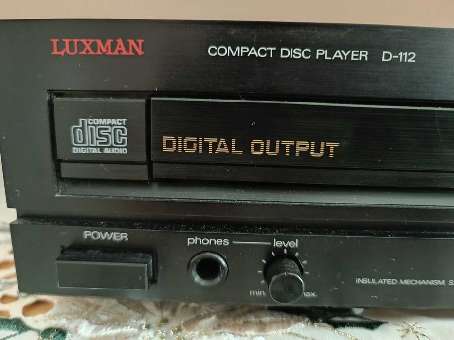 Luxman D-112 — 16-бітний CD-програвач
