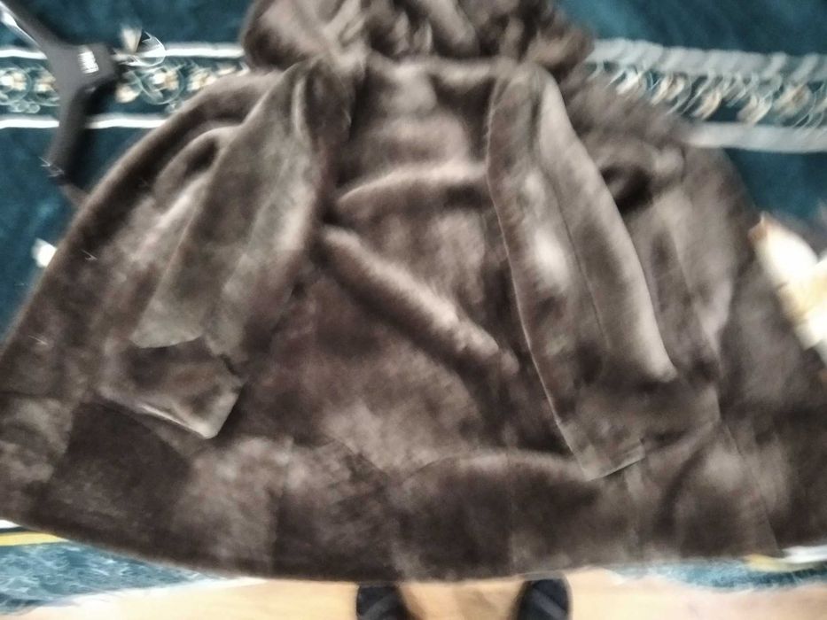 Натуральная шуба из мутона с норкой. Размер 48-52