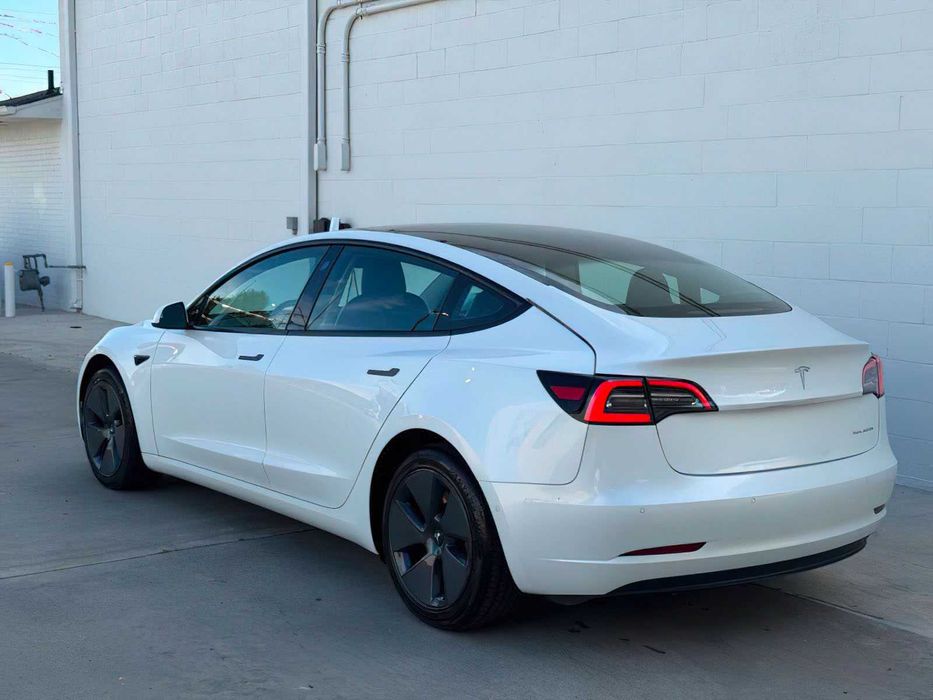 Tesla Model 3 Long Range      2022