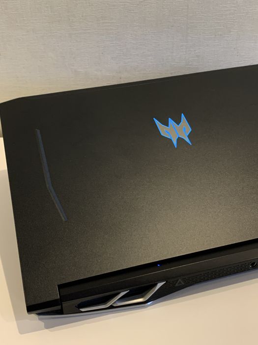 Acer Predator Helios 300 PH315-54 чудовий ігровий ноутбук