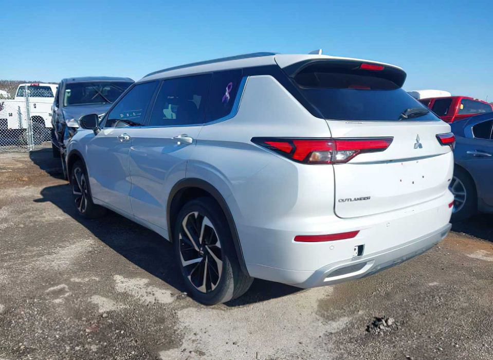 Mitsubishi Outlander SEL      2023