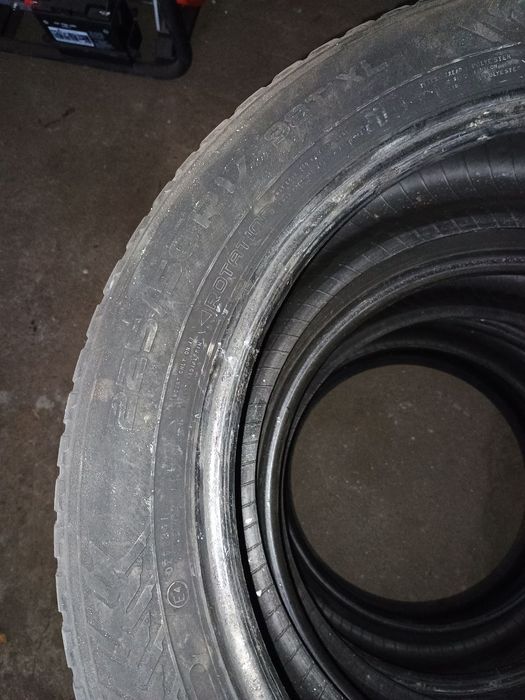 Резина зимня шипована 225/50/17 NOKIAN