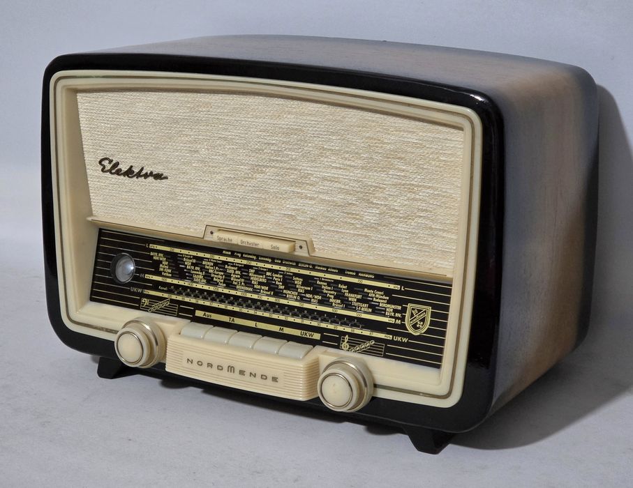 Rádio antigo reparado Nordmende