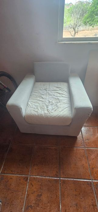 2 poltronas (sofá, cadeirão) em bom estado com marcas de uso