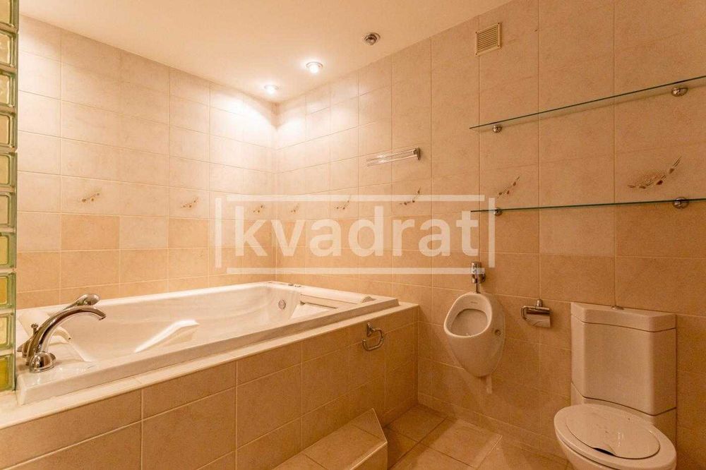 ТЕРМІНОВО ! Без комісії ВАМ % Продаж 3к квартири 120м2 вулиця Хрещатик 4 Шевченківський район центр міста Київ СВІТЛО НЕ ВИМИКАЮТЬ ТРЬОХСТОРОННІЙ ВИД