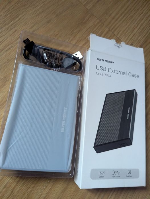 Dysk zewnętrzny HDD 750 GIG  Wszystkie konsole laptop itp