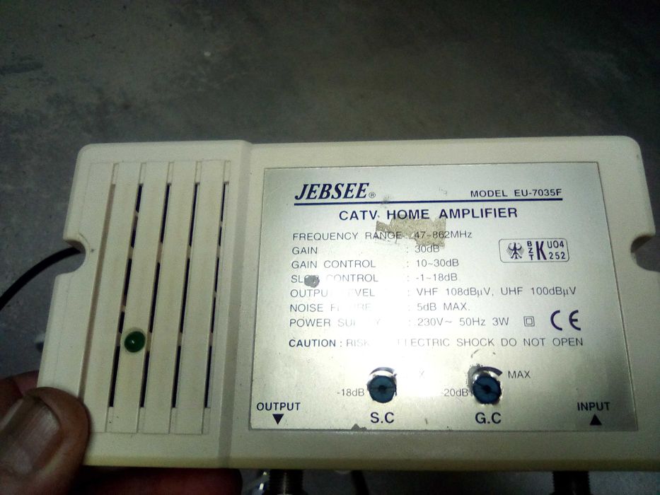 FM-UHF-VHF Antenna and Signal Amplifier64297766649986124