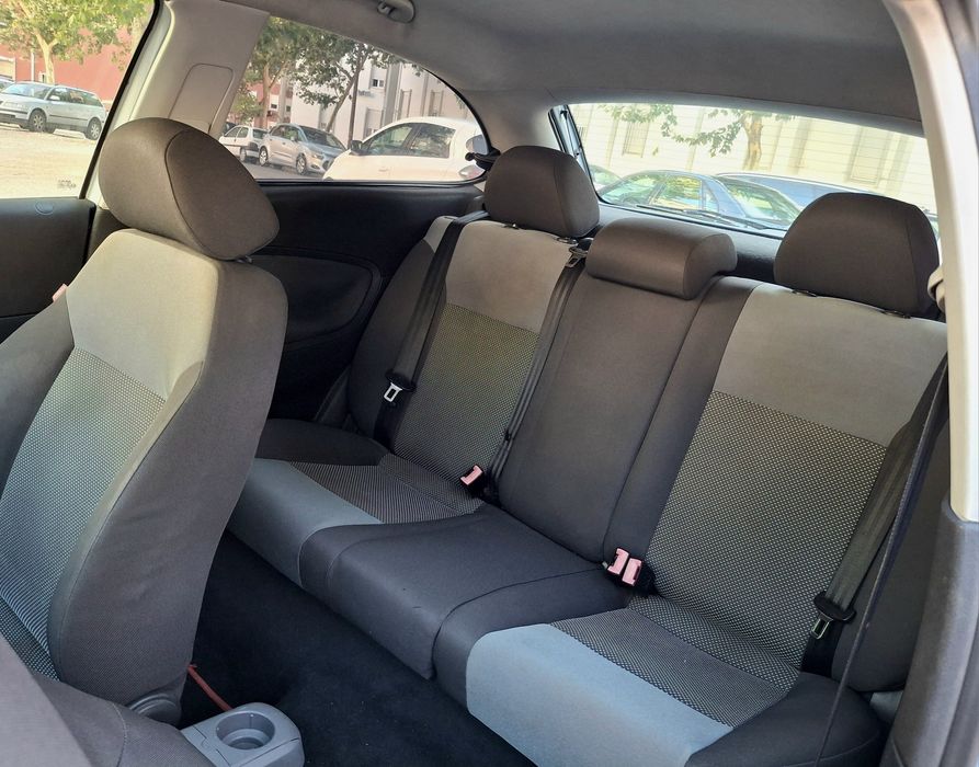Seat Ibiza 1.2i 12v C/AC Nacional 06