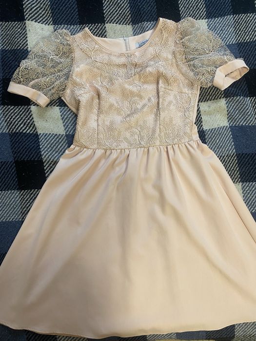 Плаття з коротким рукавом персикового кольору