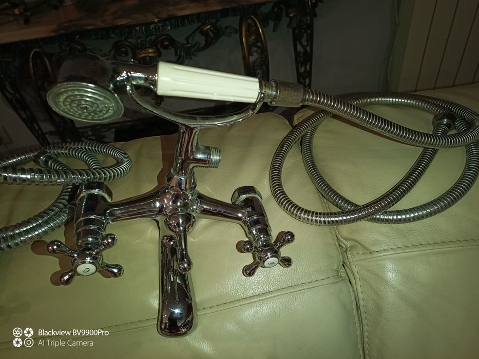 Duas torneiras usadas mas como novas maravilhosas demais