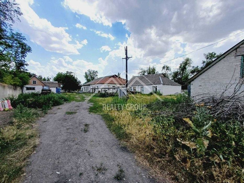 Продаж приміщення під склад, ферму, виробництво поряд залізниця.