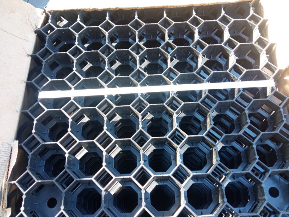 Kratka parkingowa, ogrodowa, trawnikowa 50x50x4 52szt