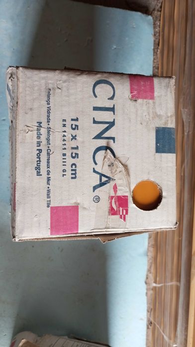 Azulejo 15 x 15 cm ocre brilho da Cinca em caixa