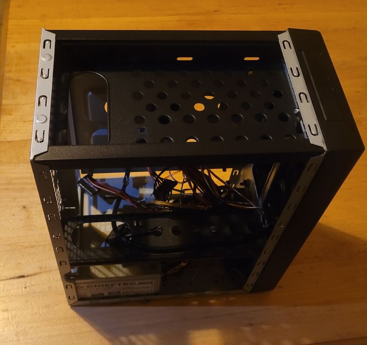 Obudowa Mini ITX Chieftec CT-BT02 + zasilacz i wentylator GRATIS
