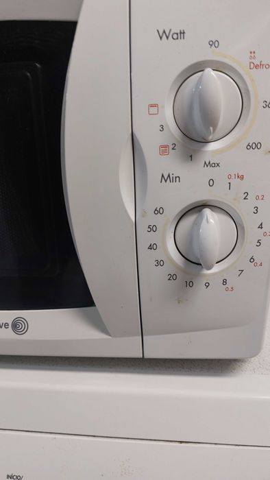 Micro-ondas LG a funcionar.